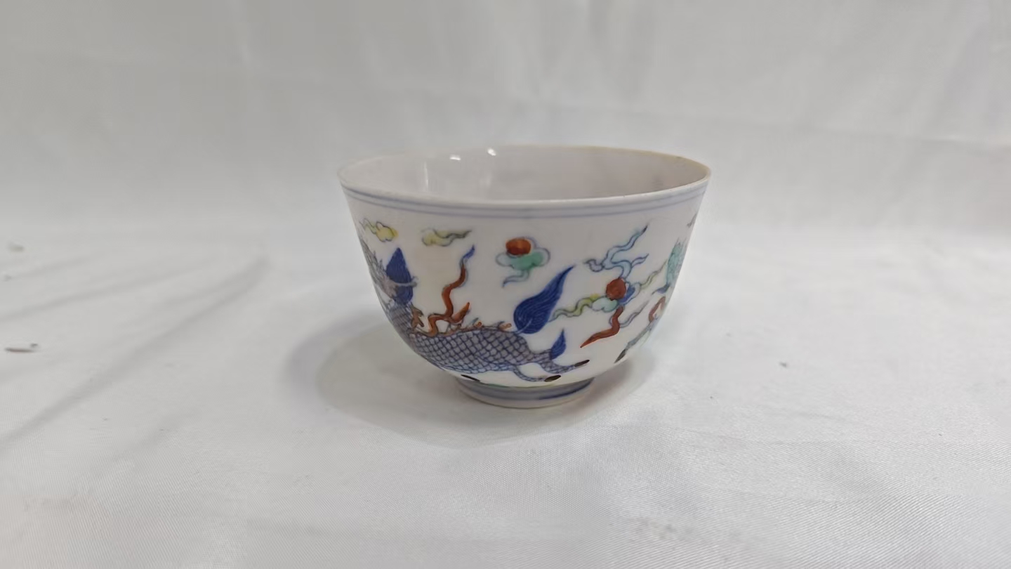 A颐和园龙纹小杯