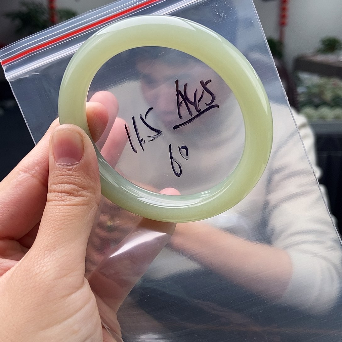 和田玉颜色多样性发拍一发一未镶嵌