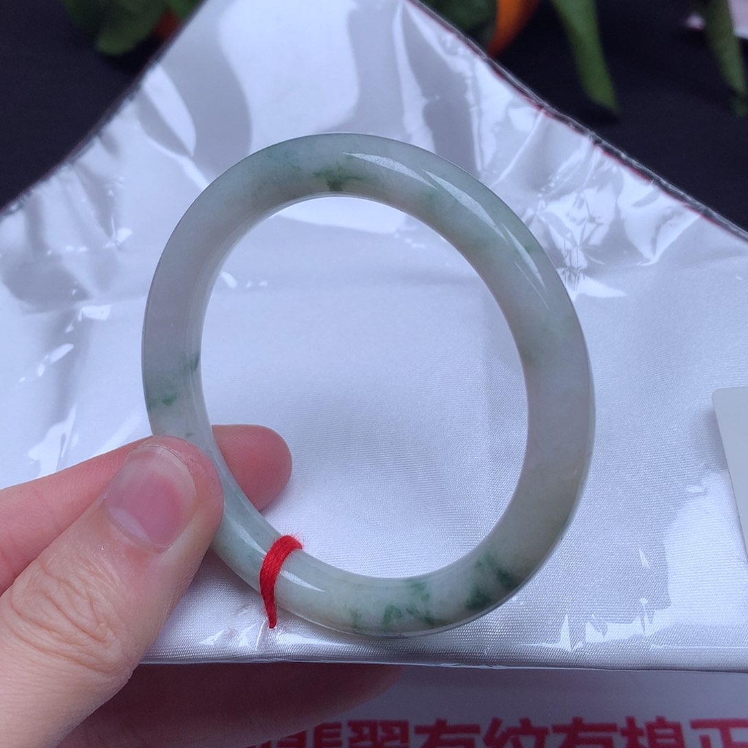 翡翠手镯未镶嵌55圈口
