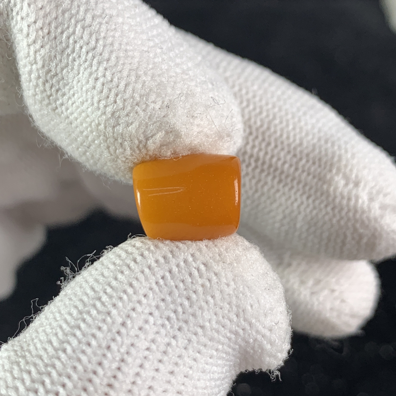 Q1050保真原矿俄料尺寸9.1*11mm蜜蜡单颗马蹄斜切顶珠微瑕放漏