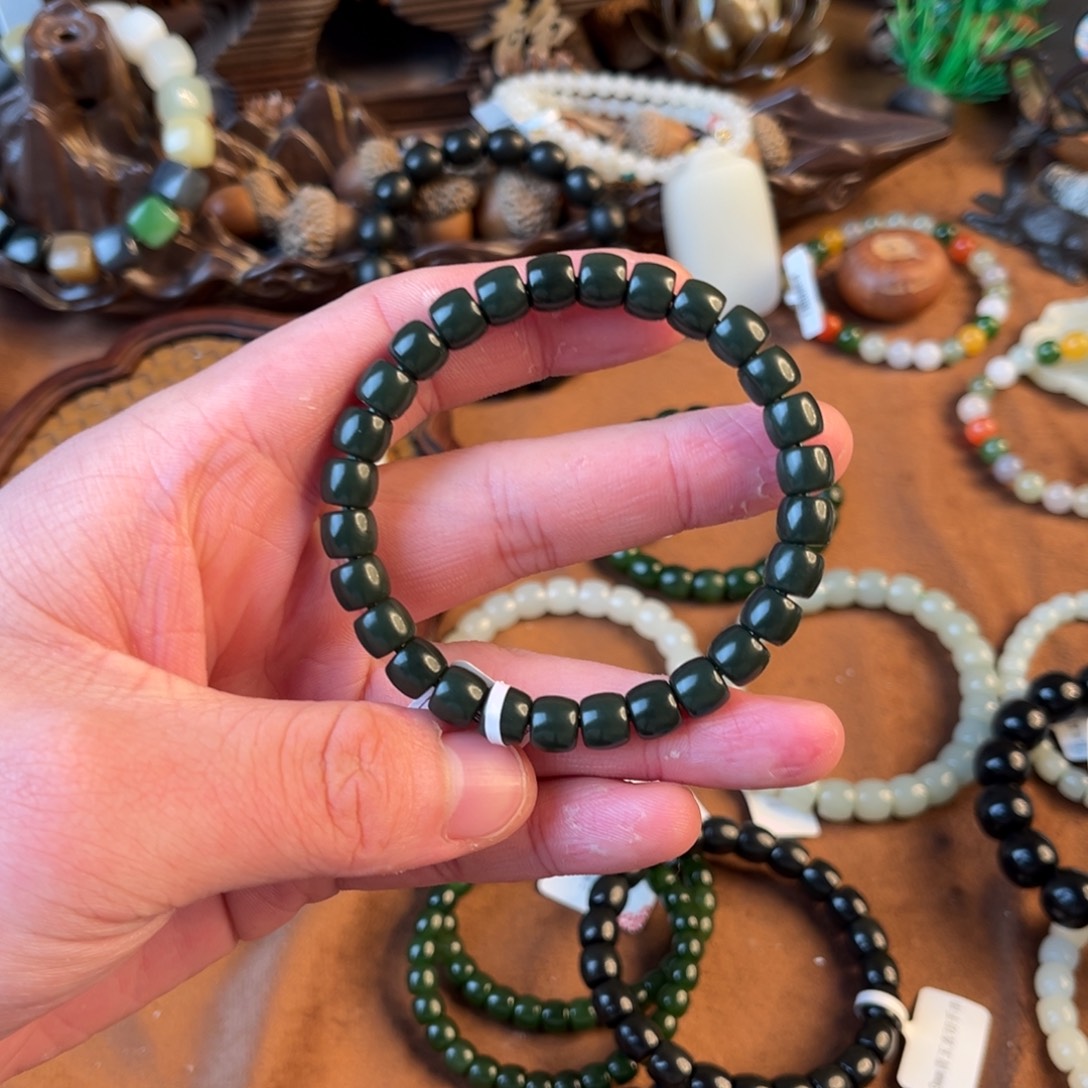 须***欢和田玉未镶嵌手链