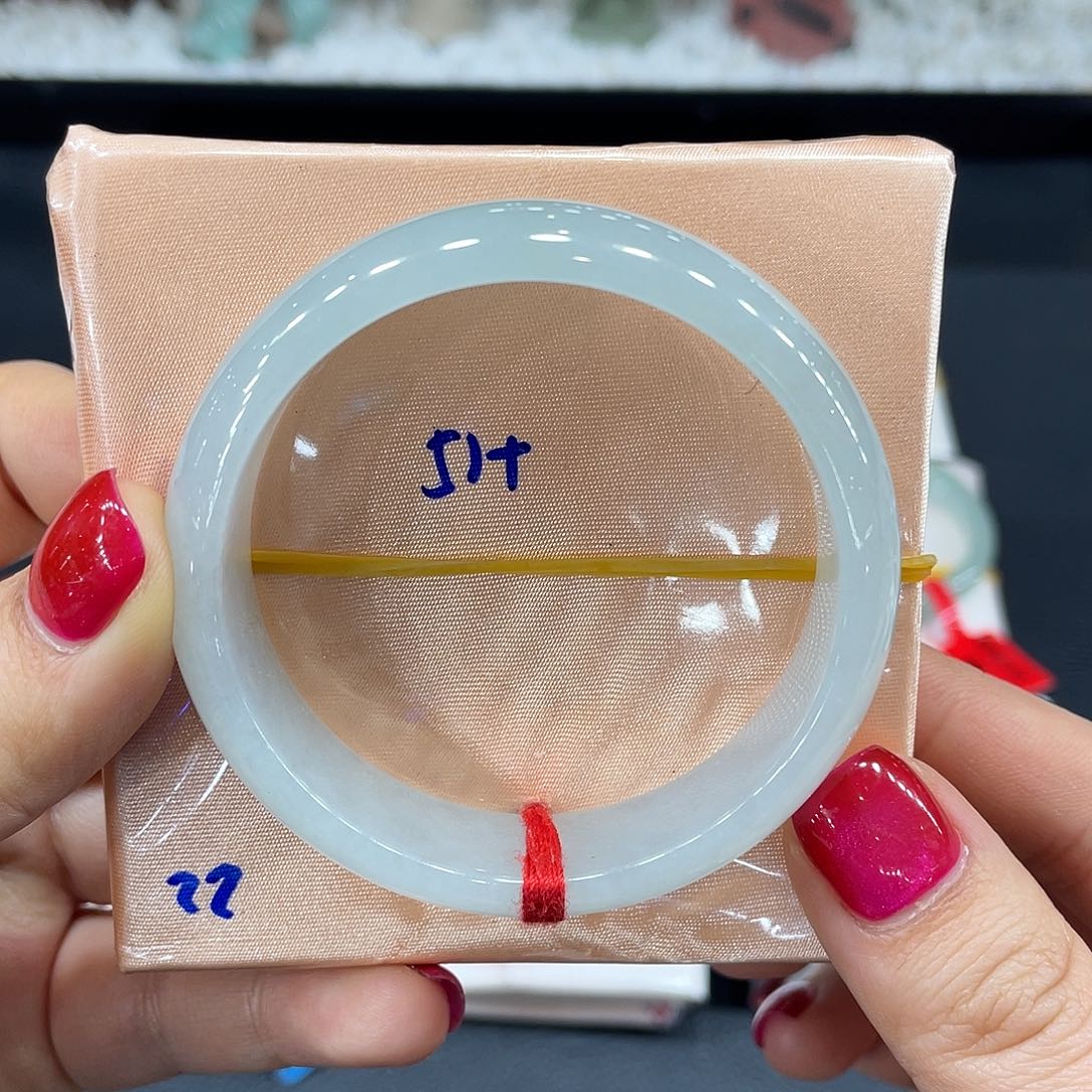 翡翠手镯未镶嵌缅甸天然翡翠手镯
