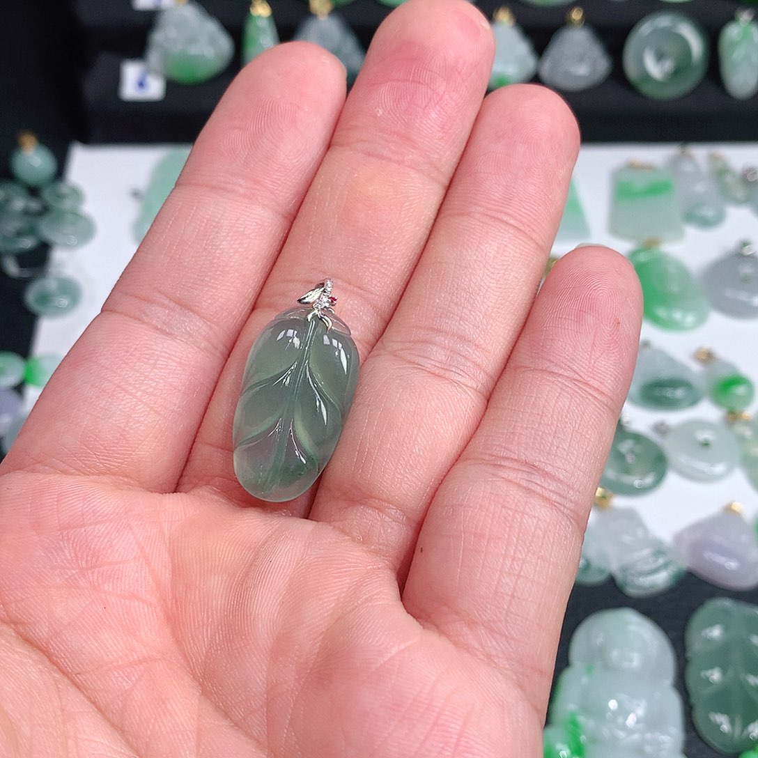 翡翠颈饰未镶嵌翡翠