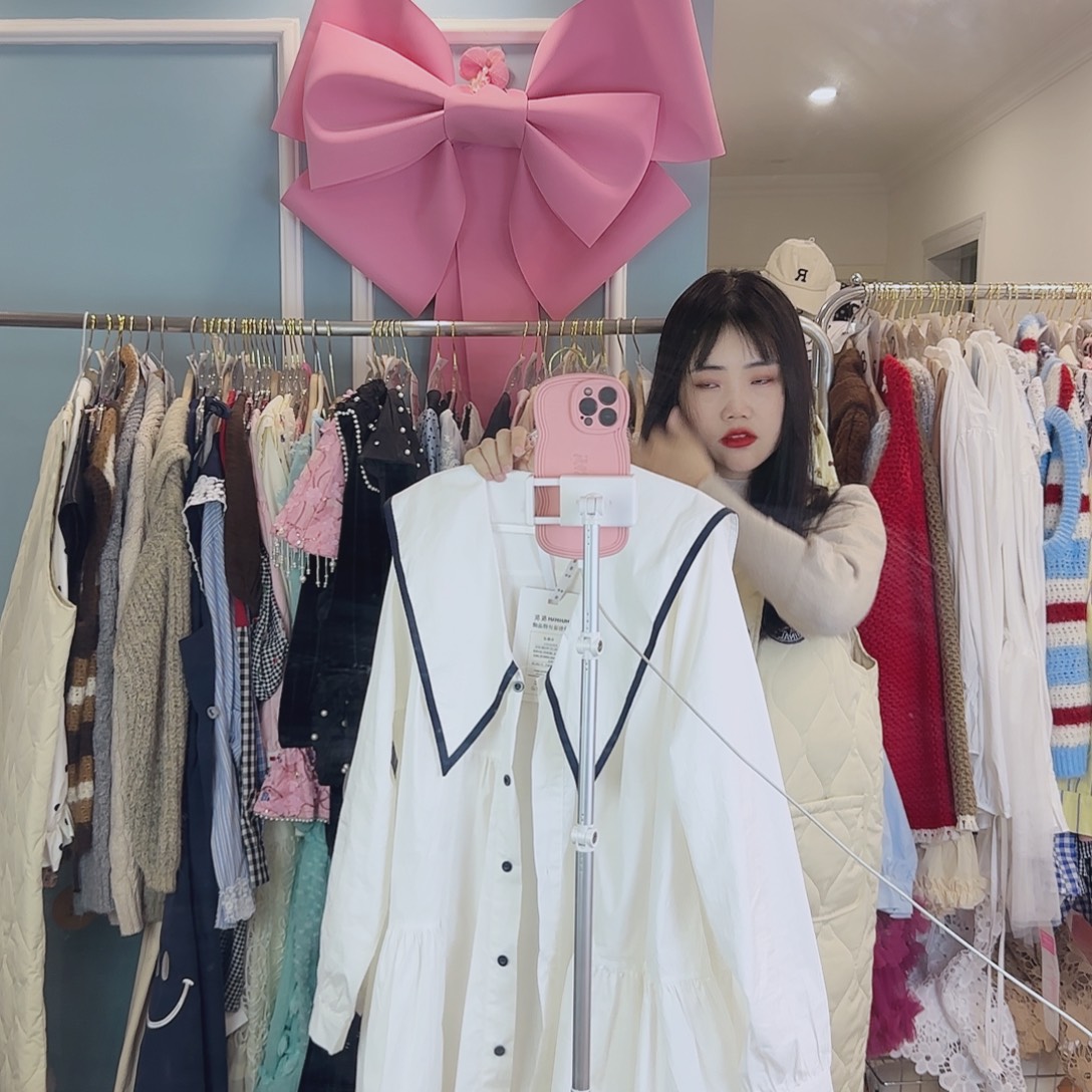 背心尖尖领连衣裙白色蝴蝶结送2