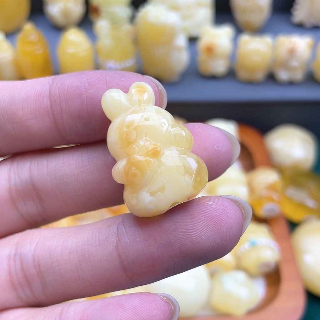 琥珀裸石未镶嵌蜜蜡