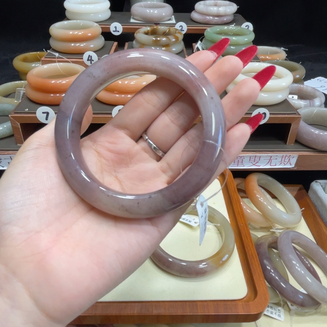 只***子石英质玉未镶嵌手镯