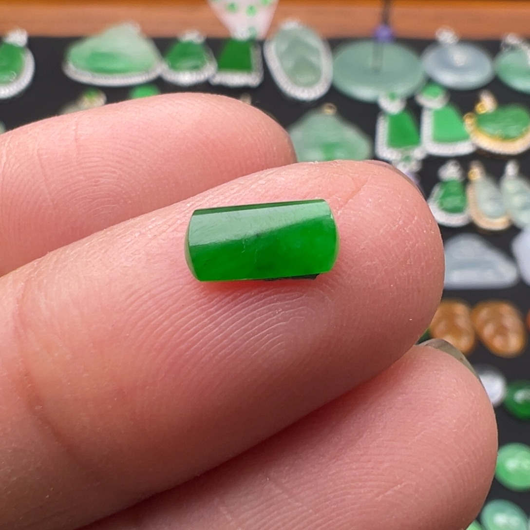 翡翠颈饰未镶嵌马鞍6.9