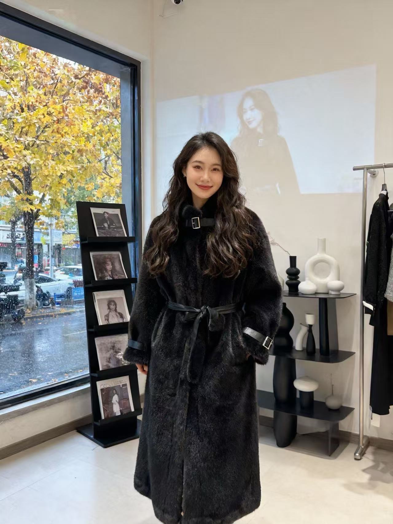 52068厚款法式长款女保暖毛领短外套女士百搭加厚黑色女装