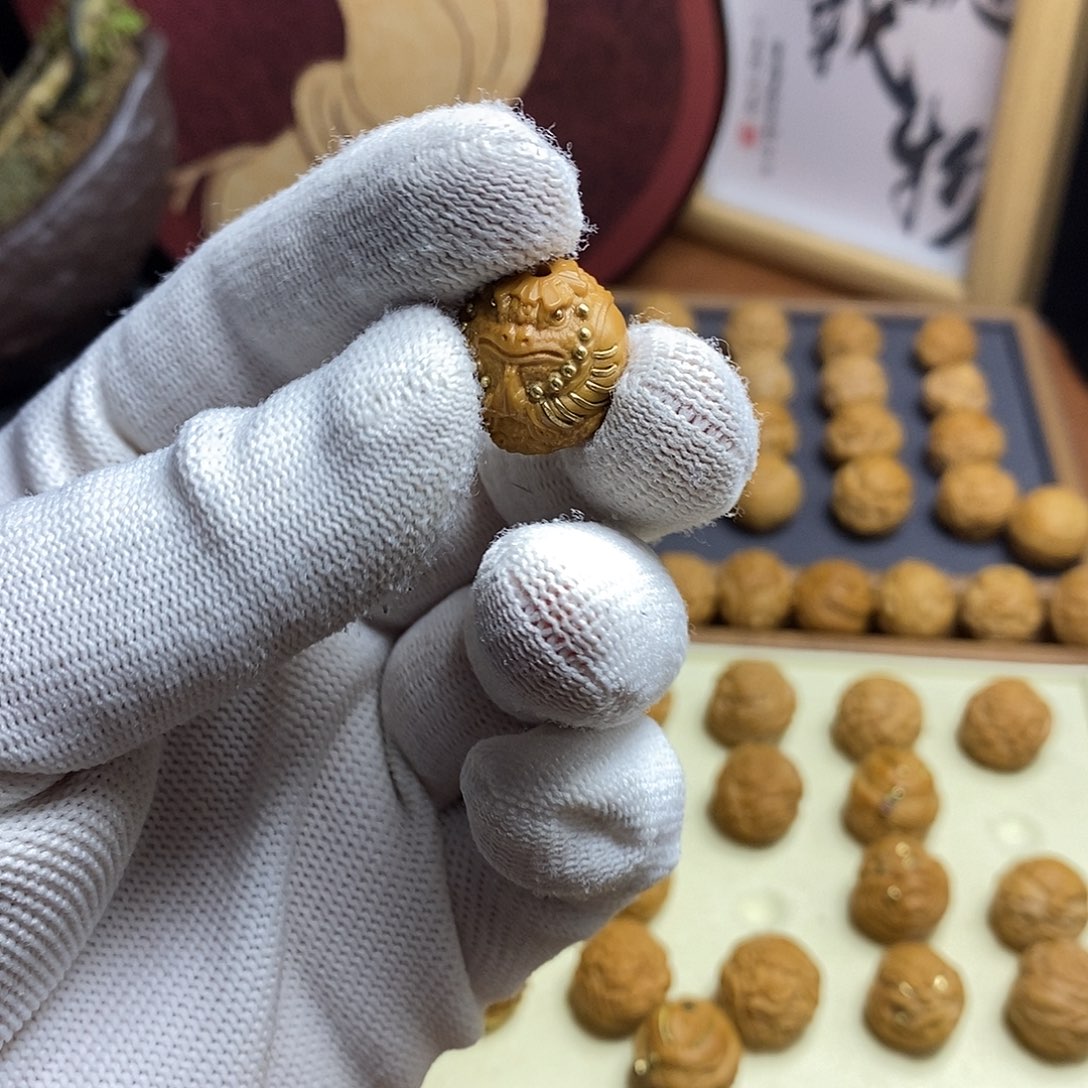 猴头核桃吊坠镶嵌打坐金蝉