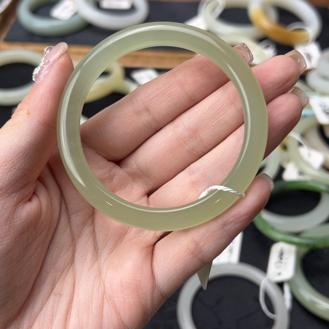 和田玉手镯未镶嵌马*