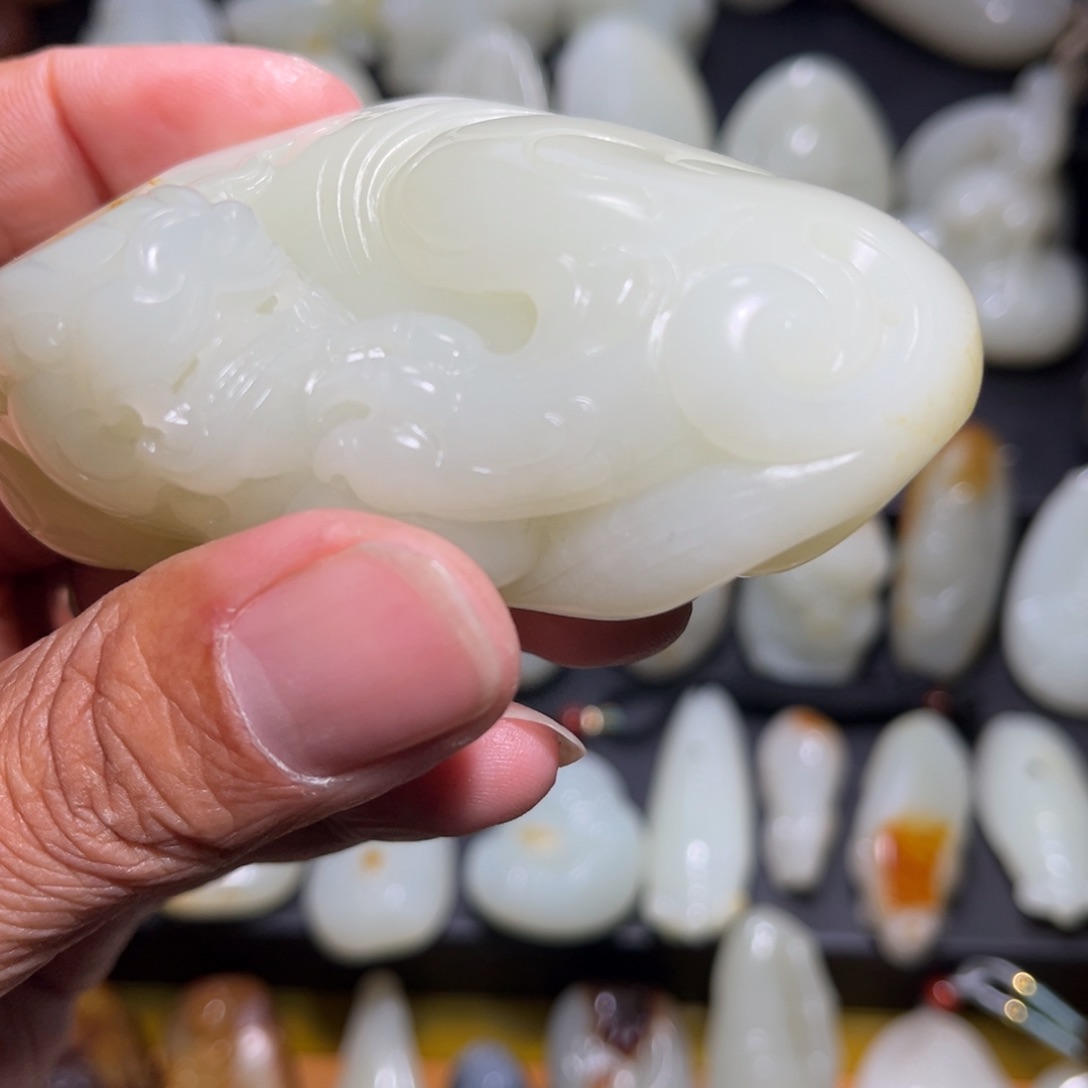 和田玉颈饰未镶嵌不***时