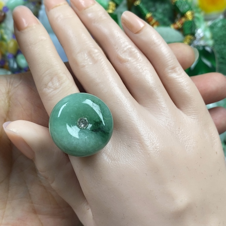 翡翠未镶嵌吊坠(赠链)