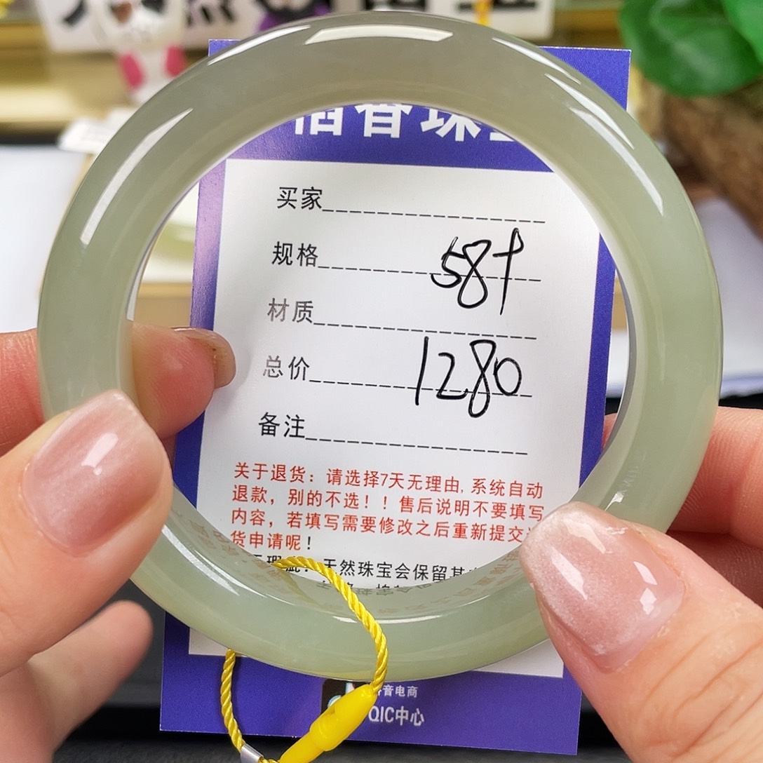 和田玉未镶嵌手镯