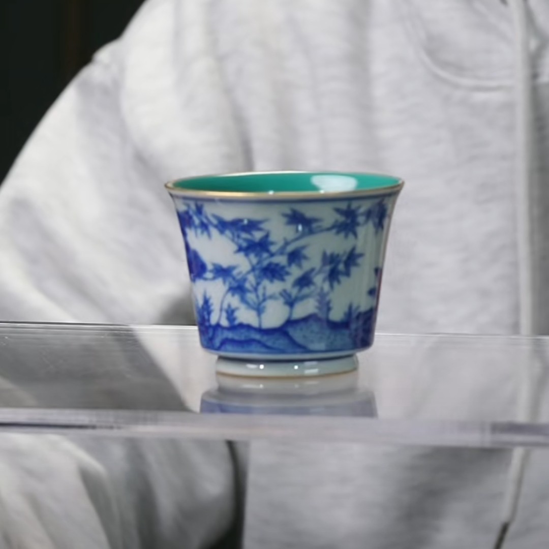 D内松石绿地外青花松竹梅纹马蹄杯