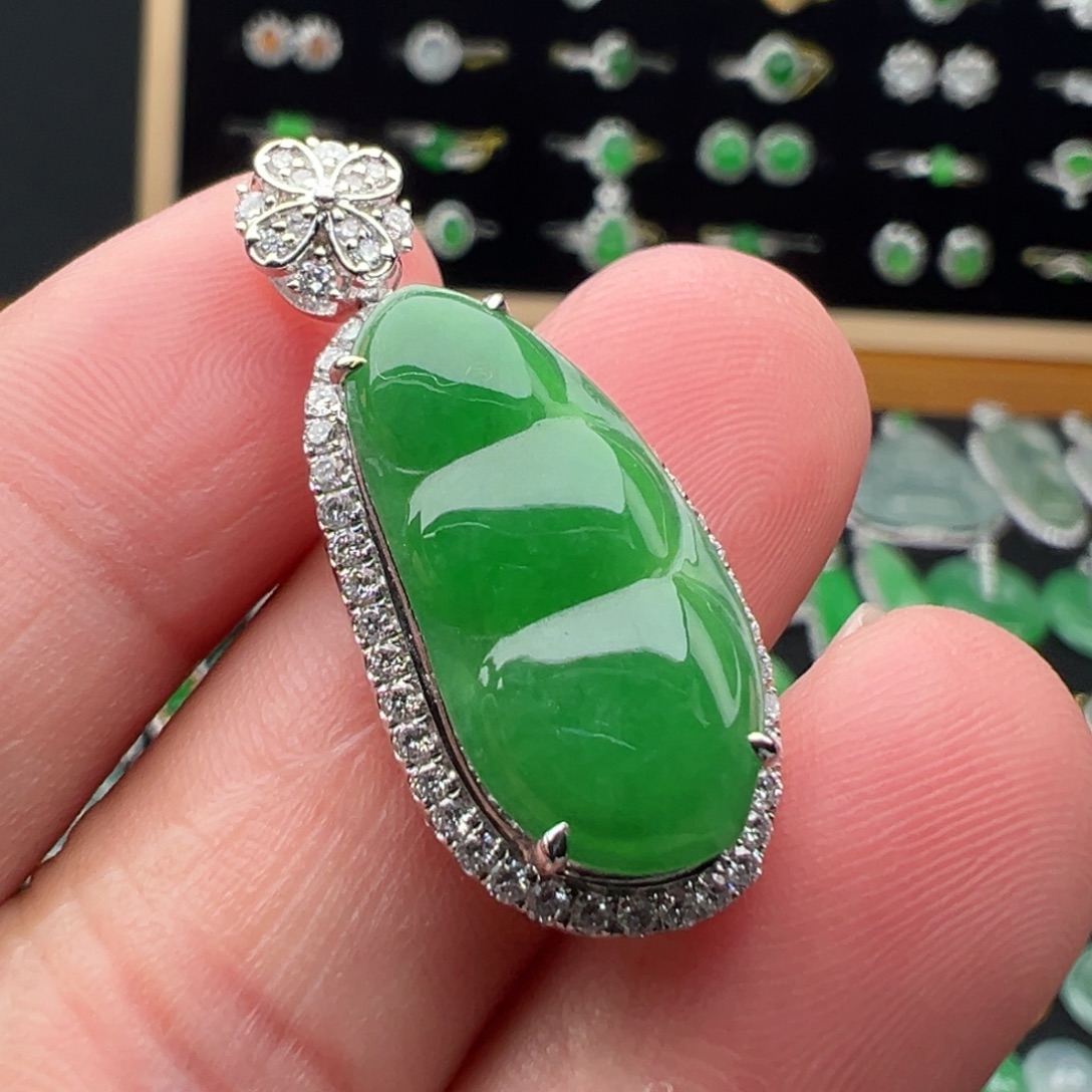 翡翠18K金镶嵌颈饰豆子21.8