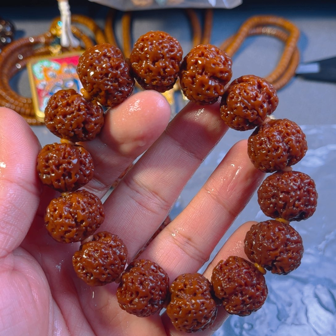 金刚菩提吊坠满肉蜂王