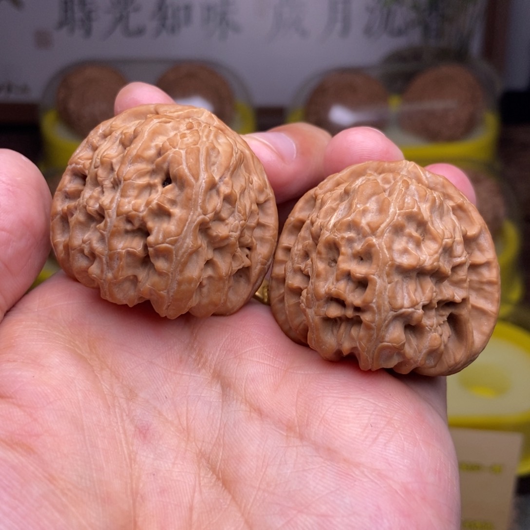 文玩核桃吊坠东****n全品39尺三角白红皮山地c503