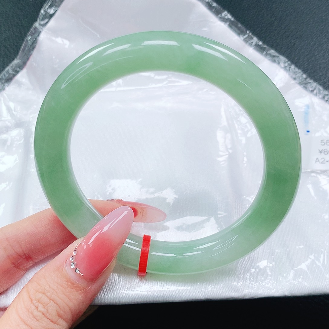 翡翠手镯未镶嵌57圈