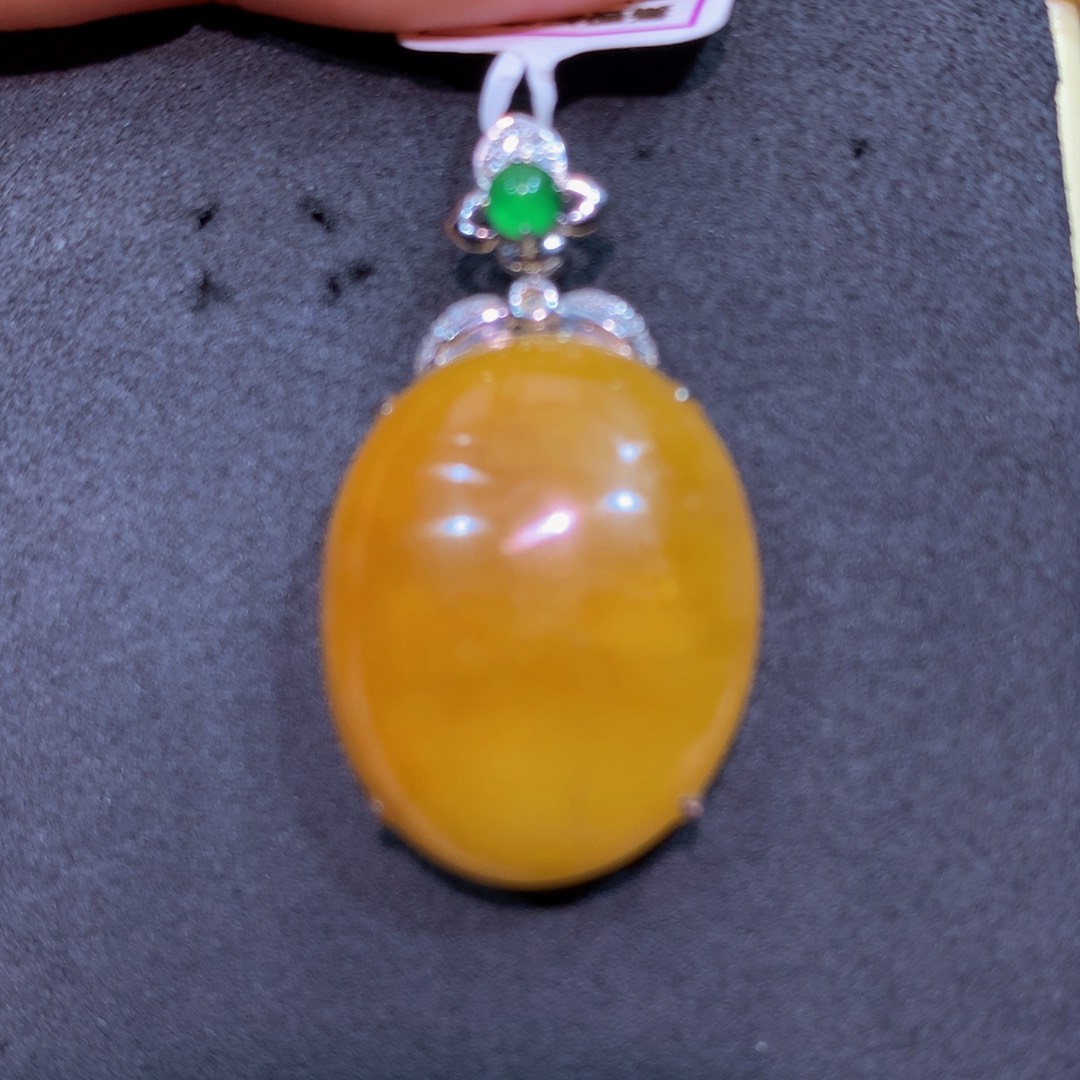 翡翠18K金镶嵌颈饰翡翠