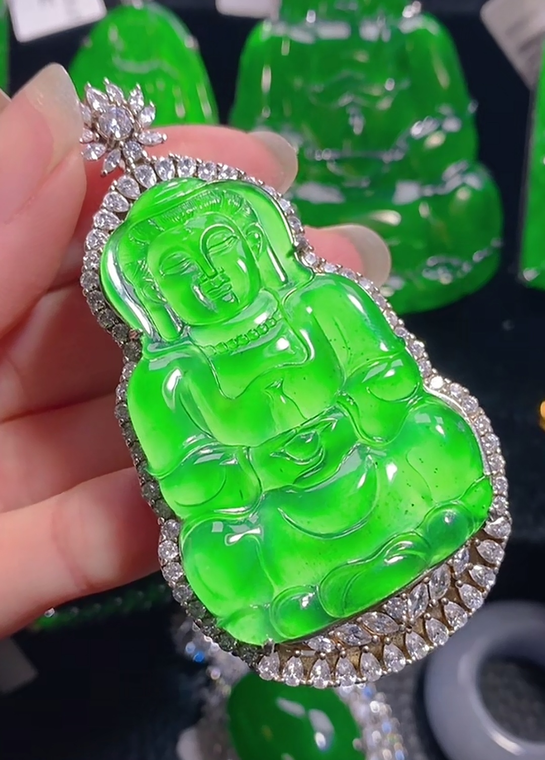 天然A货翡翠吊坠