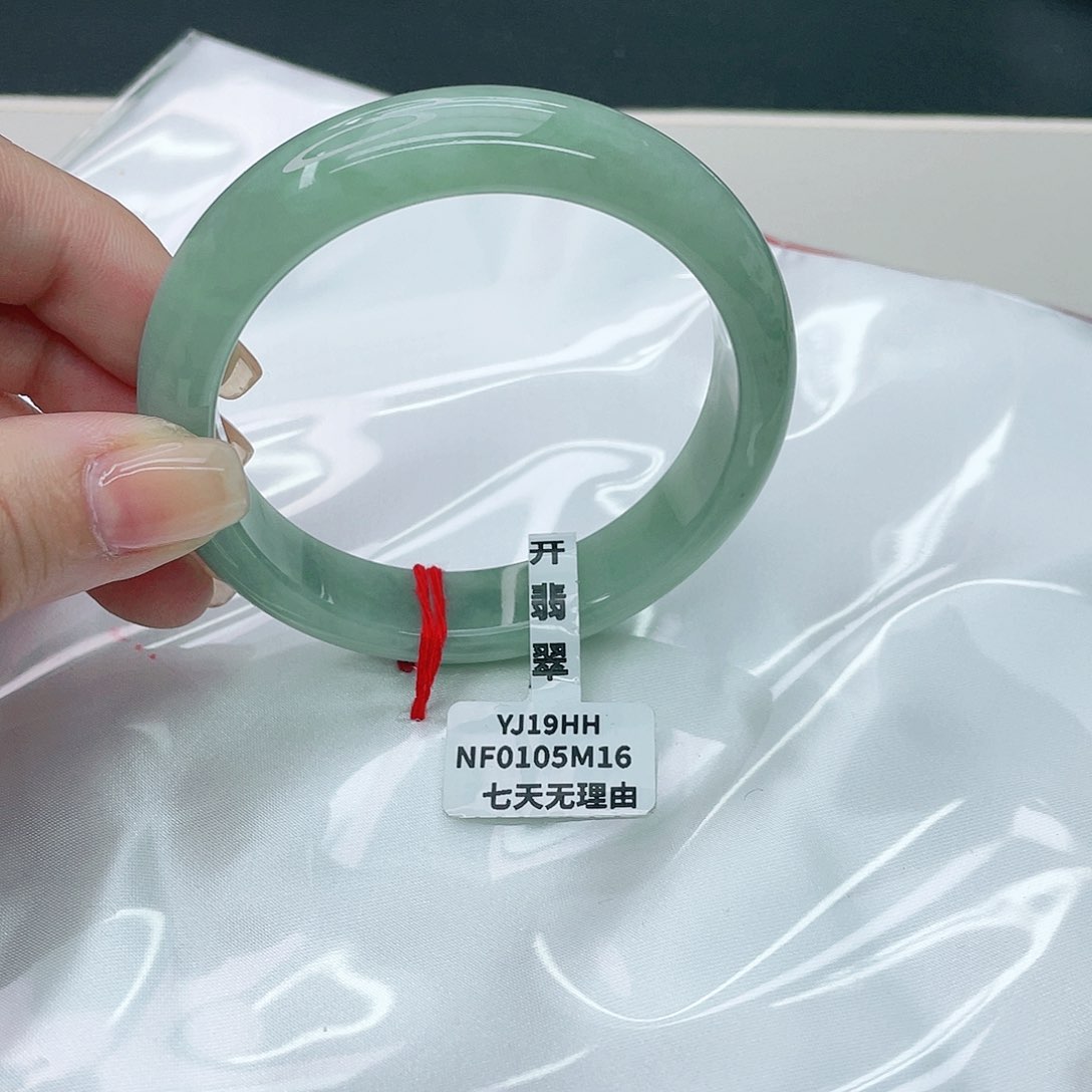 翡翠手镯未镶嵌正58.3