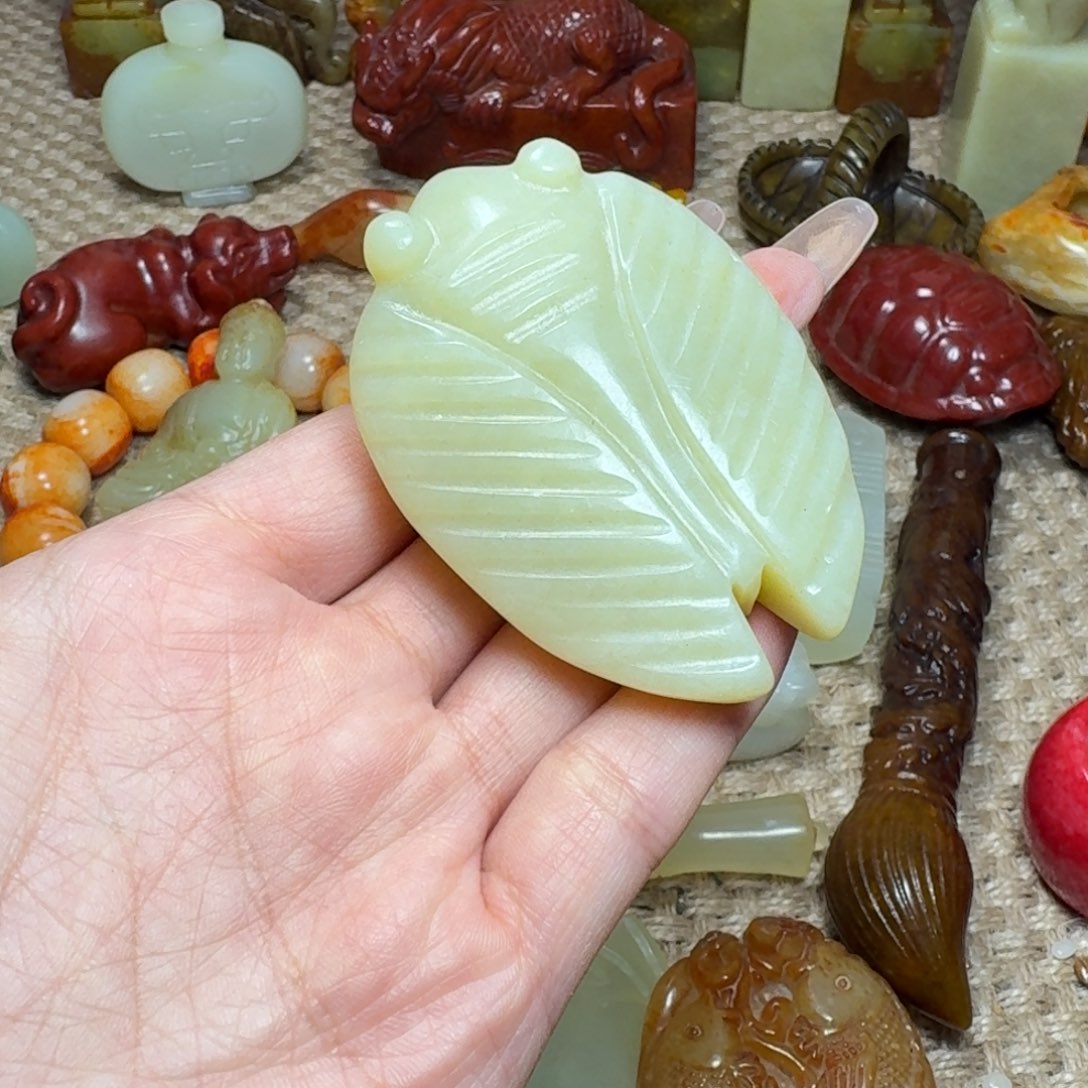 蛇纹石玉未镶嵌颈饰