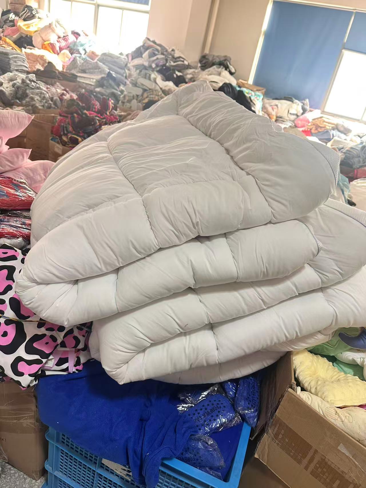 《兵哥外贸》3楼150×200白色加厚化纤床垫 发一个