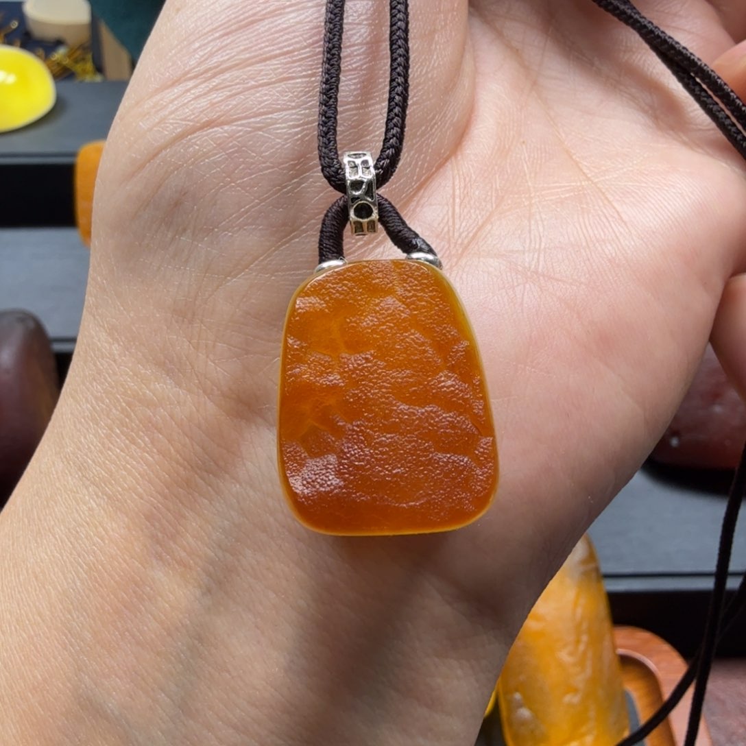 琥珀吊坠(赠链)未镶嵌