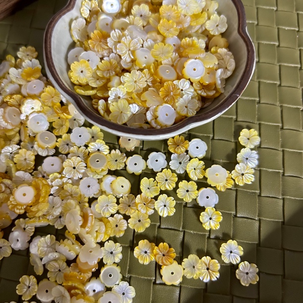 8mm左右蝶贝花花一份10颗