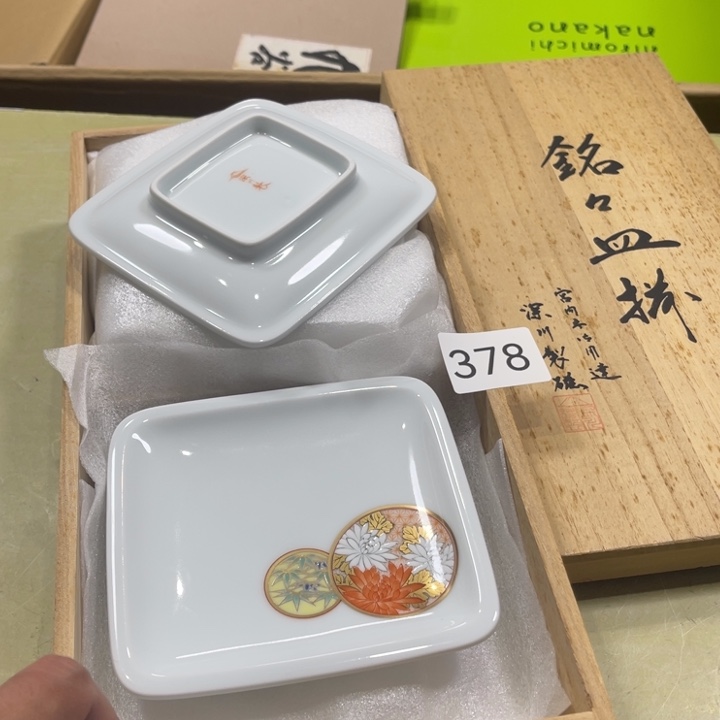 瓷片好看的五个盘子