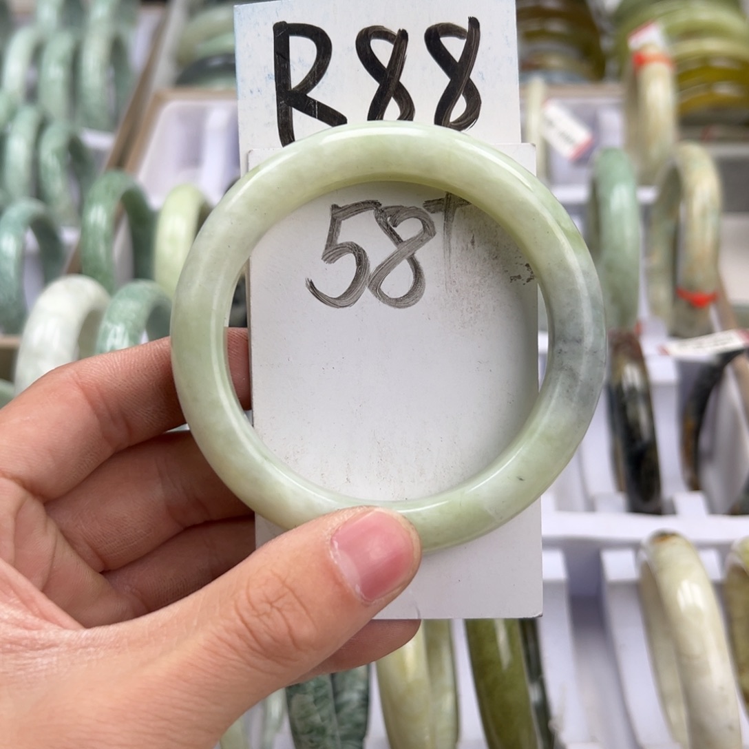 岫玉手镯未镶嵌天然岫玉