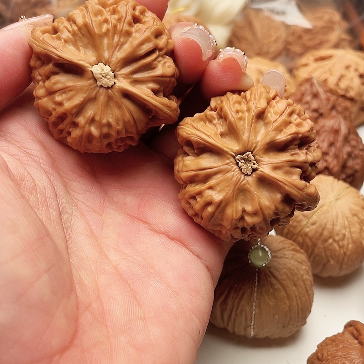 文玩核桃吊坠宫灯