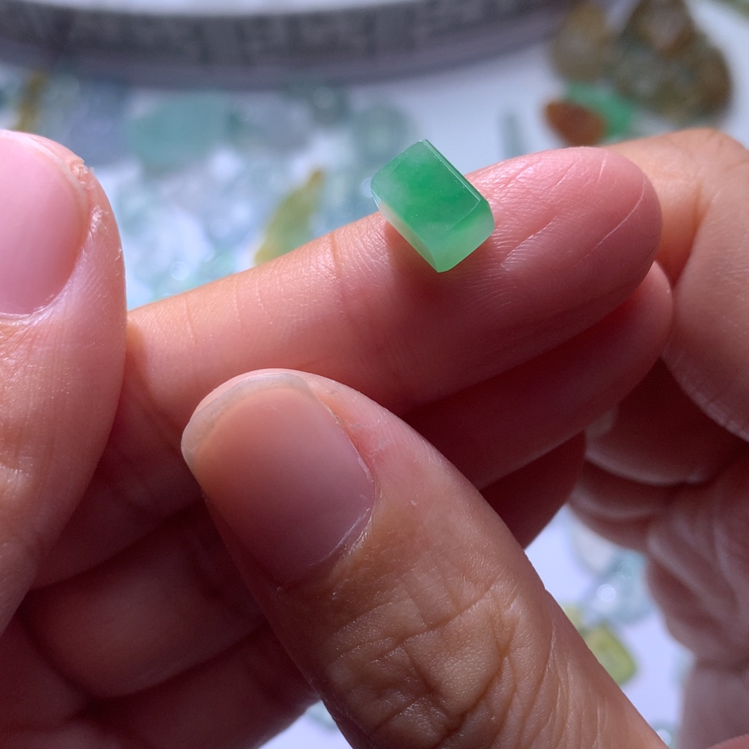 定制翡翠未镶嵌绿色方块