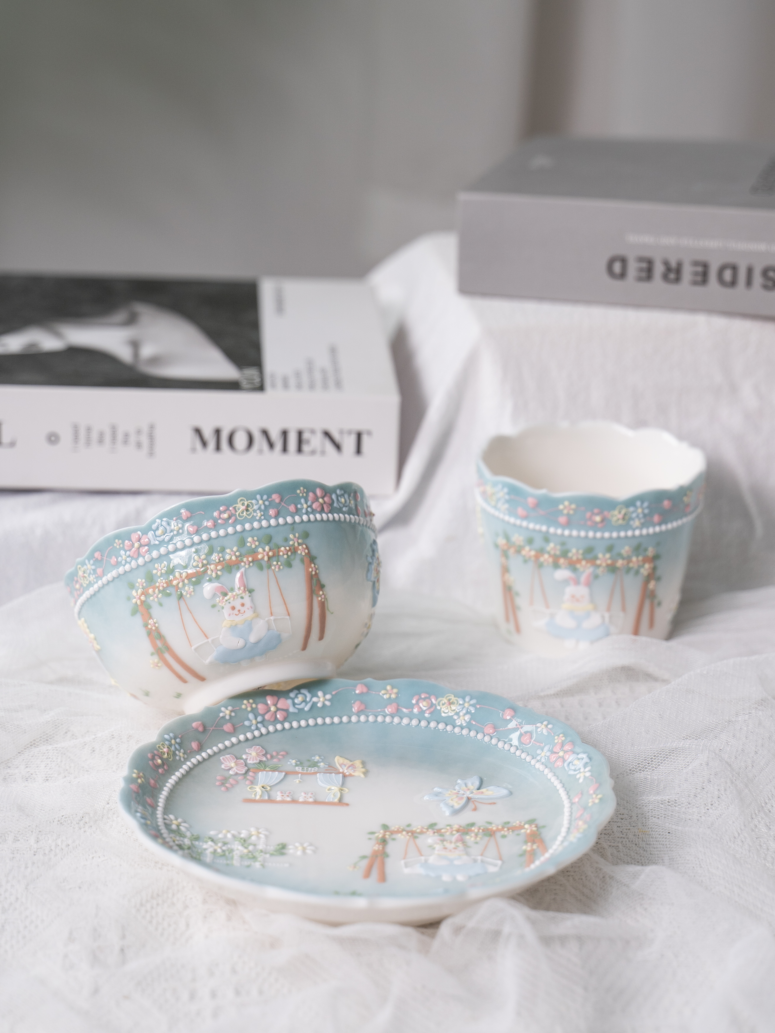 称心 | 玉泥蝴蝶花园荡秋千的小兔一人食三件套陶瓷杯