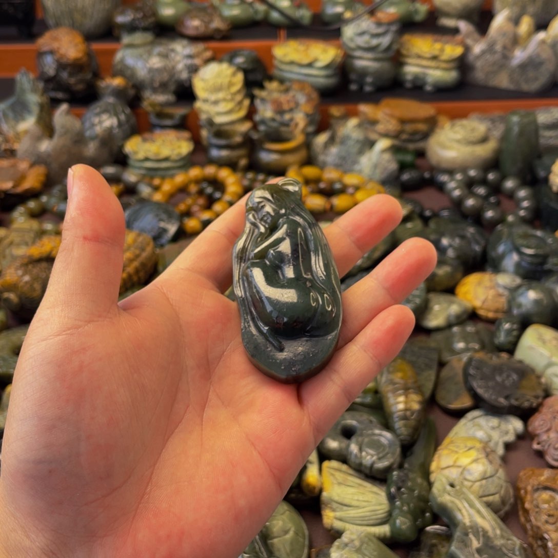 【闪购商品】未镶嵌岫岩河磨玉（透闪石质玉）挂件