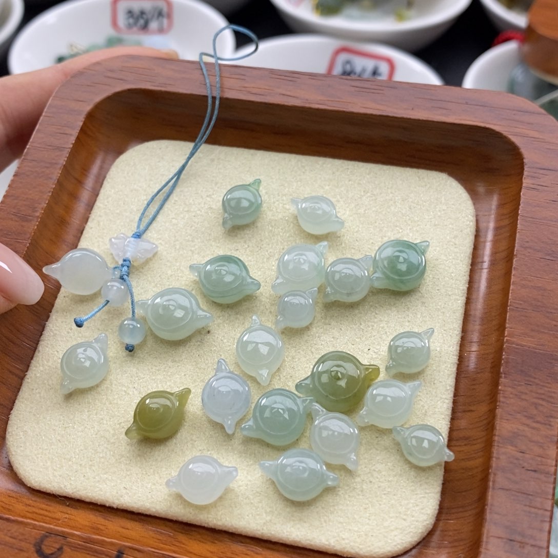 翡翠颈饰未镶嵌把把胡60一个可挑