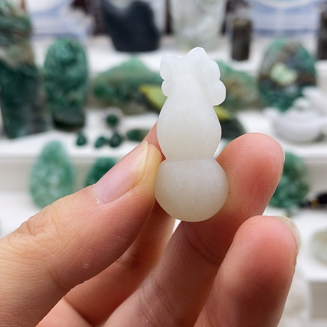 独山玉未镶嵌颈饰