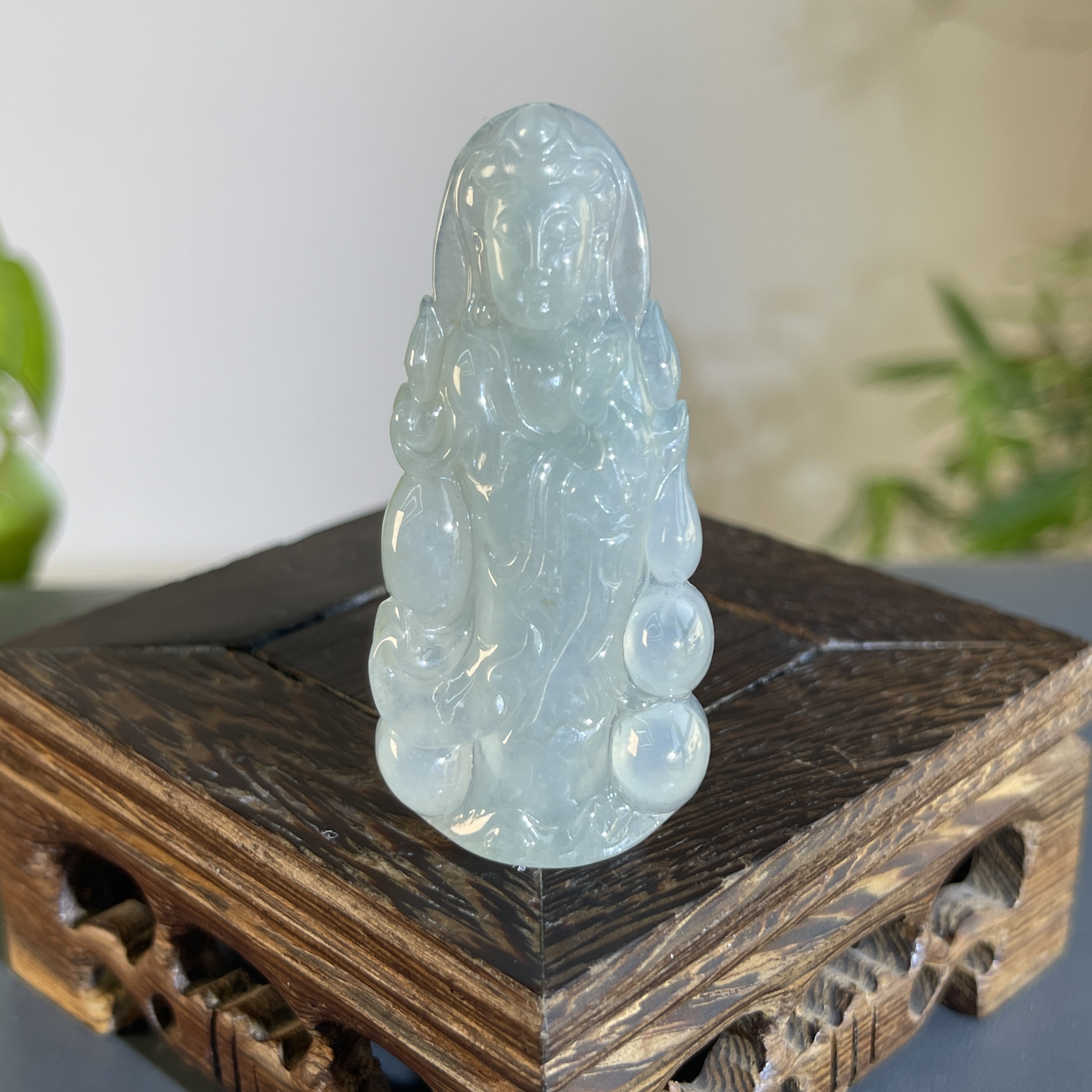 JXW13-61 天然缅甸A货翡翠 站观音