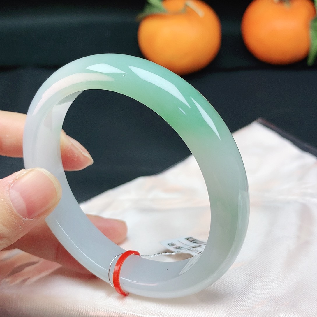 翡翠手镯未镶嵌59圈