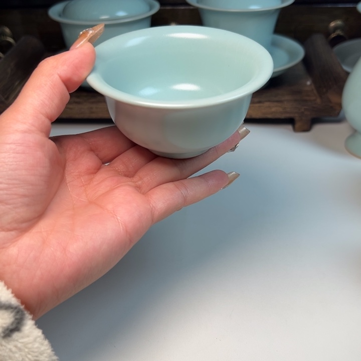 瓷片明****共微瑕哈哈哈哈哈哈哈哈