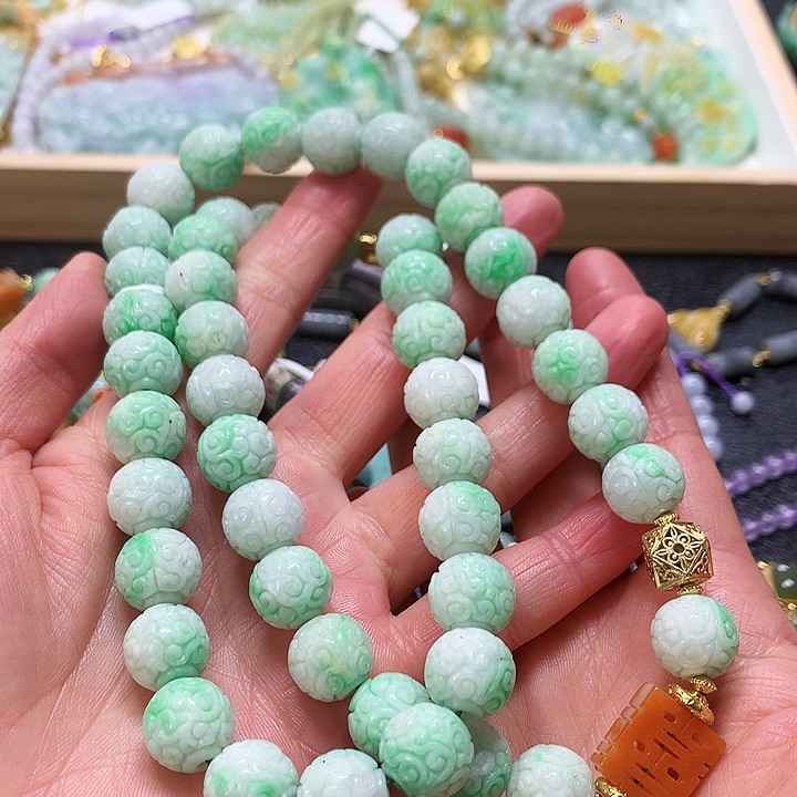 翡翠颈饰未镶嵌项链