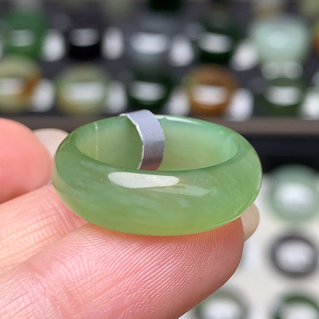 未镶嵌戒指和田玉