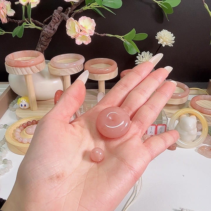 Z****石英质玉未镶嵌手镯