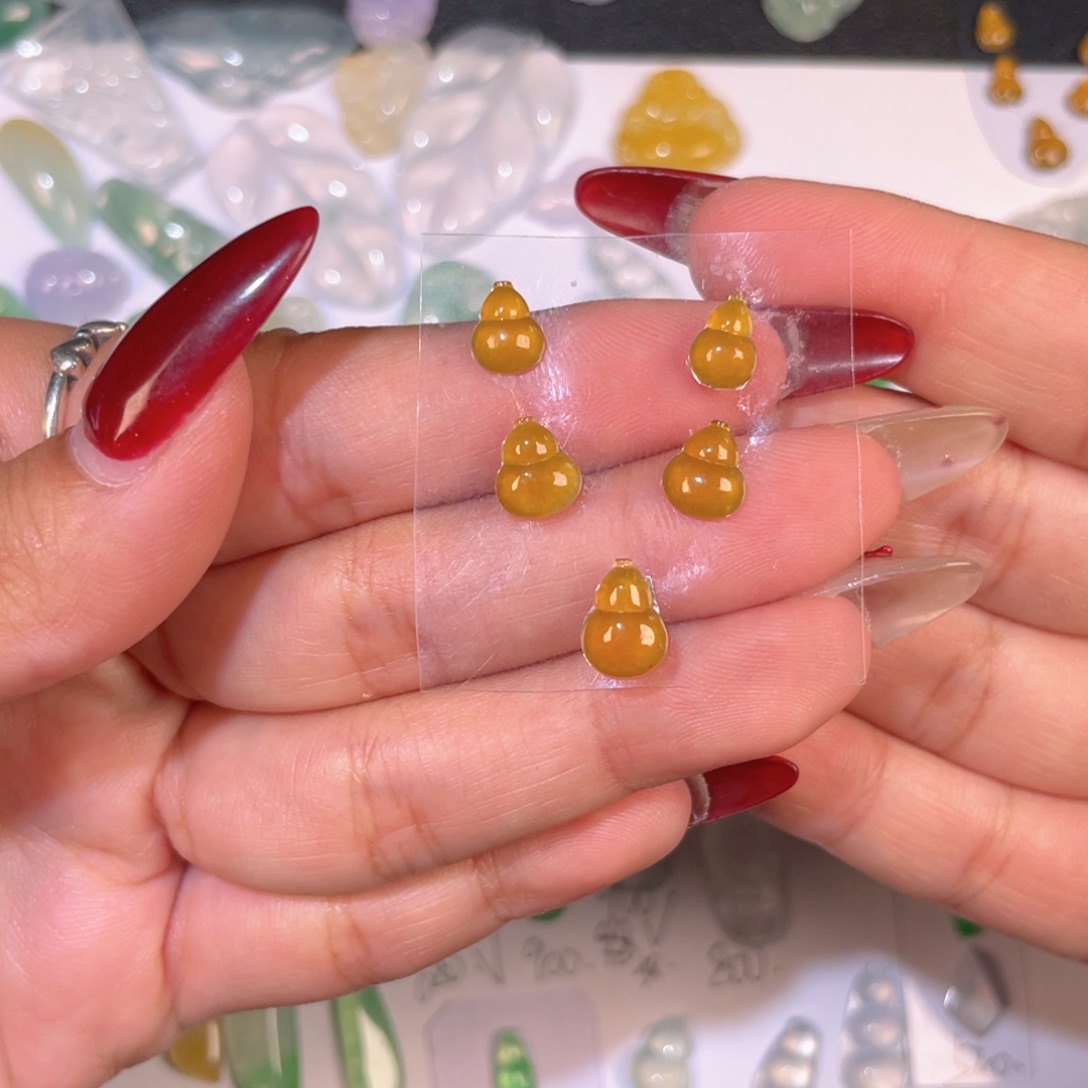 翡翠未镶嵌颈饰裸石