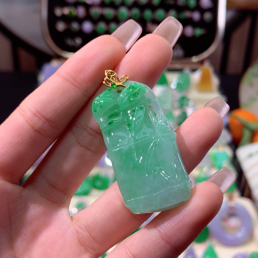 翡翠颈饰18K金镶嵌翡翠