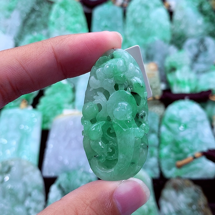 吊坠(不含链)未镶嵌翡翠