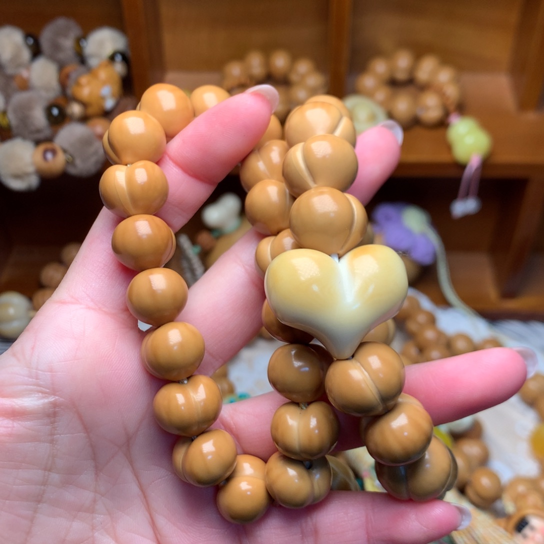 好***鬼猴头核桃吊坠13高定屁桃手持白色爱心