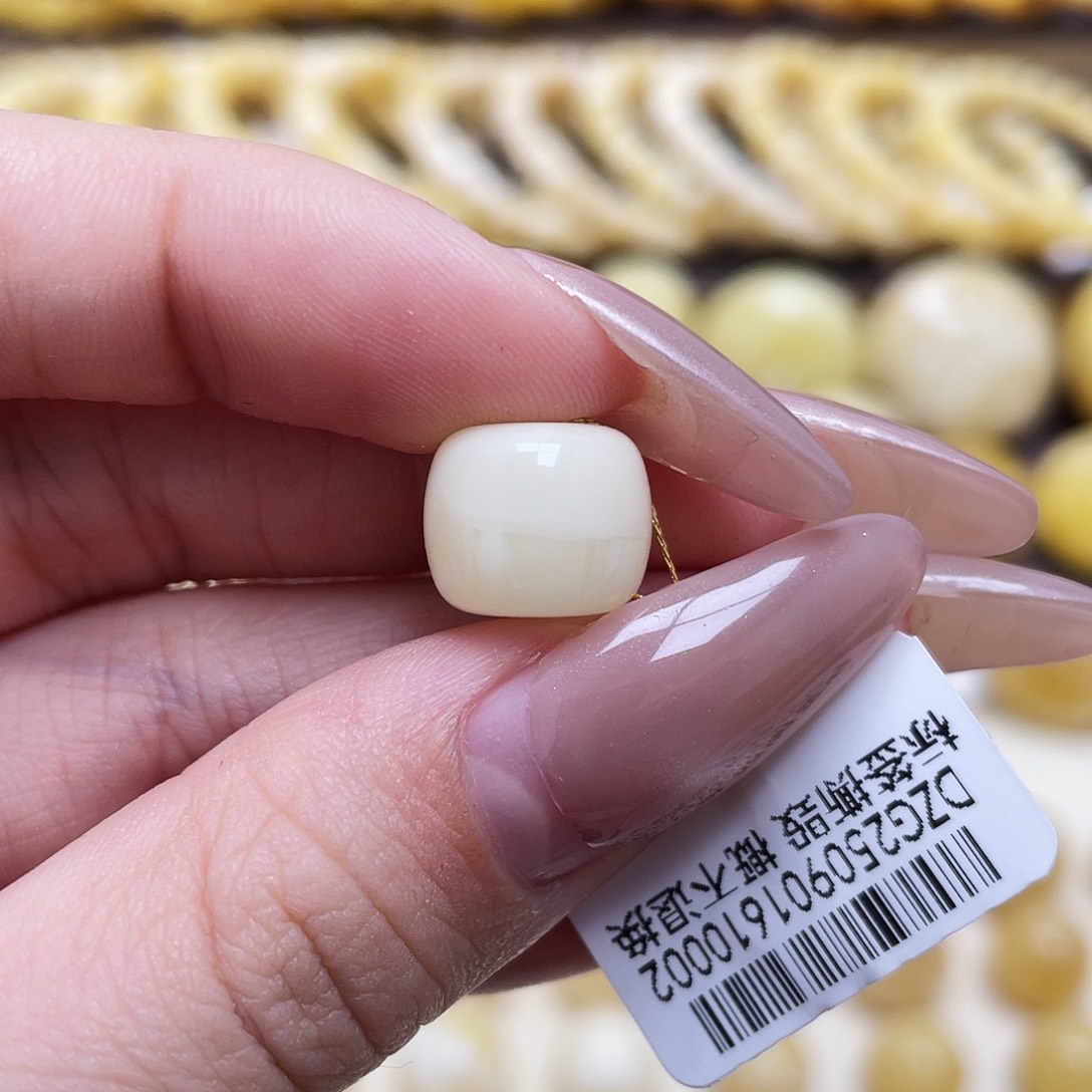 琥珀未镶嵌裸石11.9*9.9mm老型