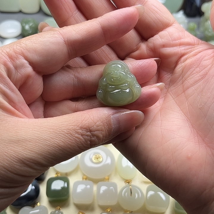 颈饰未镶嵌和田玉