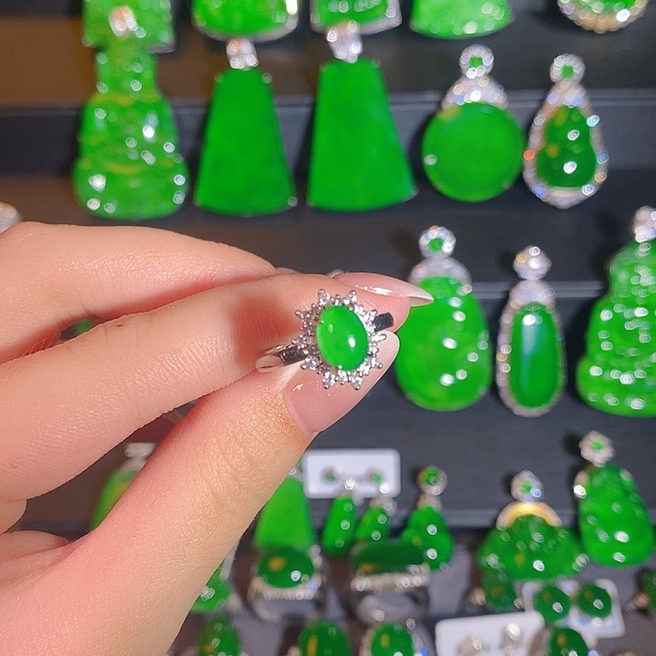 翡翠未镶嵌戒指。。